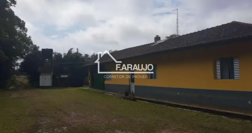 Oportunidade única: Sítio à venda em Tapiraí-SP, Bairro do Turvo! 5 quartos, 1 suíte, 2 salas, 4 banheiros, 10 vagas e 10 alqueires de área. Venha conferir!