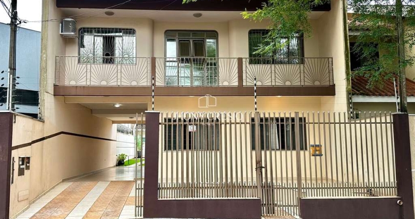 Duas casas à venda, no centro de Maringá, Ótima conservação.