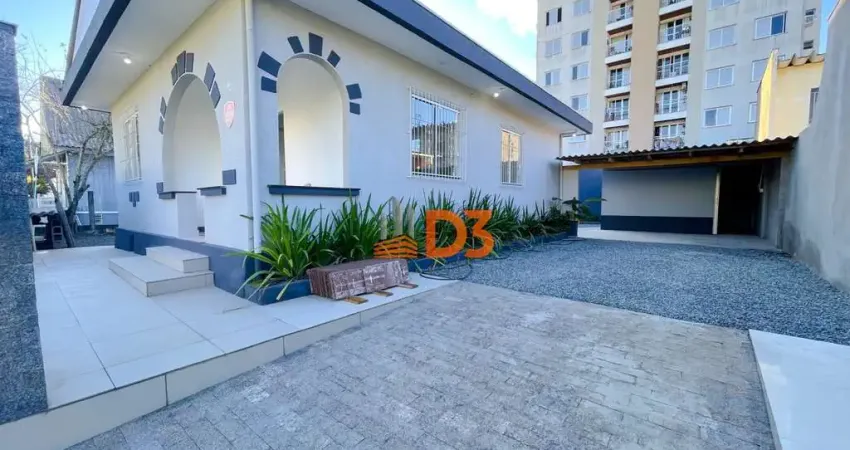 Casa com 5 quartos para alugar no Garcia, Blumenau 
