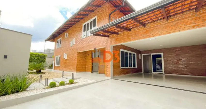 Casa com 5 quartos para alugar no Garcia, Blumenau 
