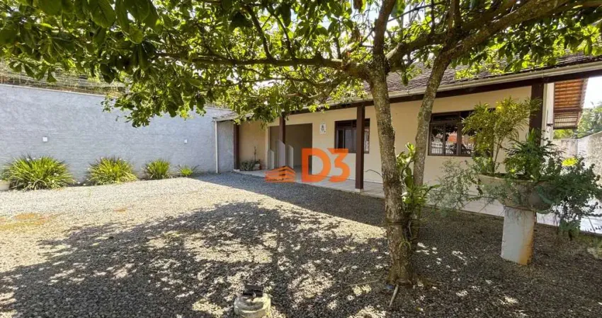 Casa com 4 quartos para alugar no Itoupava Central, Blumenau