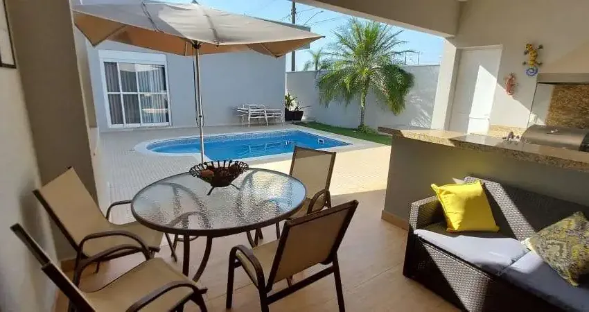 Linda Casa em Condomínio à Venda em Indaiatuba-SP  Residencial Beira da Mata  4 Quartos, 1 suíte, 2 salas, 5 banheiros, 4 vagas, 248m²  Confira já!