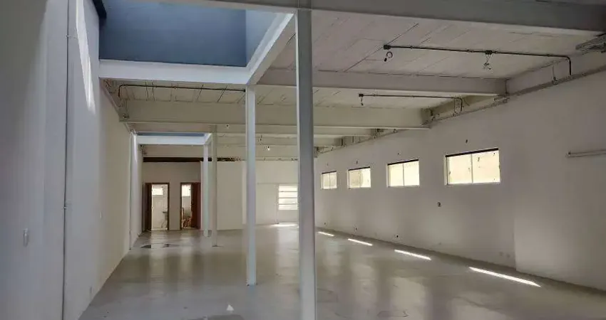 Prédio Comercial para Locação em Taubaté, Centro, 2 banheiros, 4 vagas