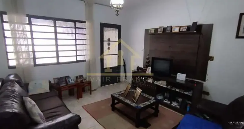 Sobrado para Venda em Taubaté, Residencial Estoril, 5 dormitórios, 1 suíte, 3 banheiros, 2 vagas
