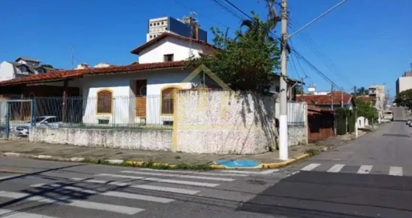 Casa para Venda em Pindamonhangaba, Centro, 3 dormitórios, 1 suíte, 2 banheiros, 2 vagas