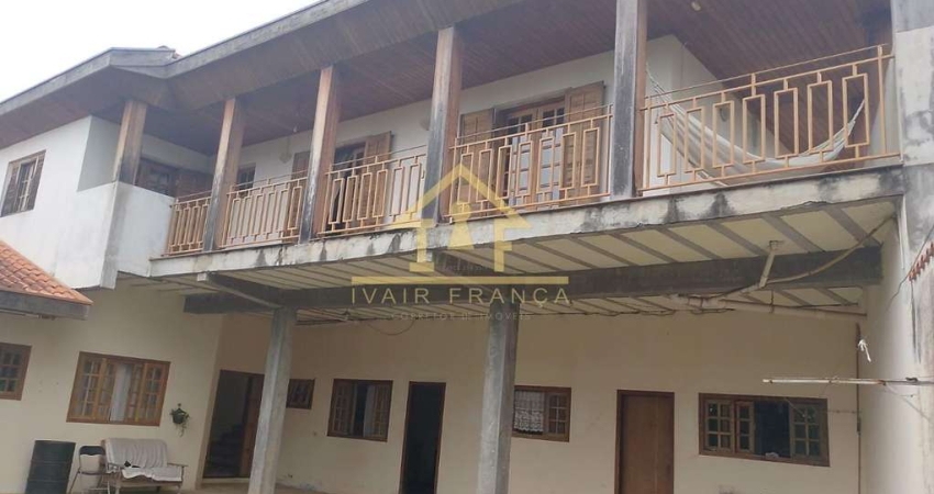 Sobrado para Venda em Taubaté, Campos Elíseos, 3 dormitórios, 1 suíte, 2 banheiros, 8 vagas