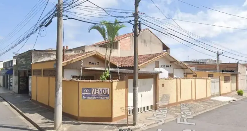 Casa para Venda em Taubaté, Parque Jaraguá, 4 dormitórios, 2 banheiros, 5 vagas