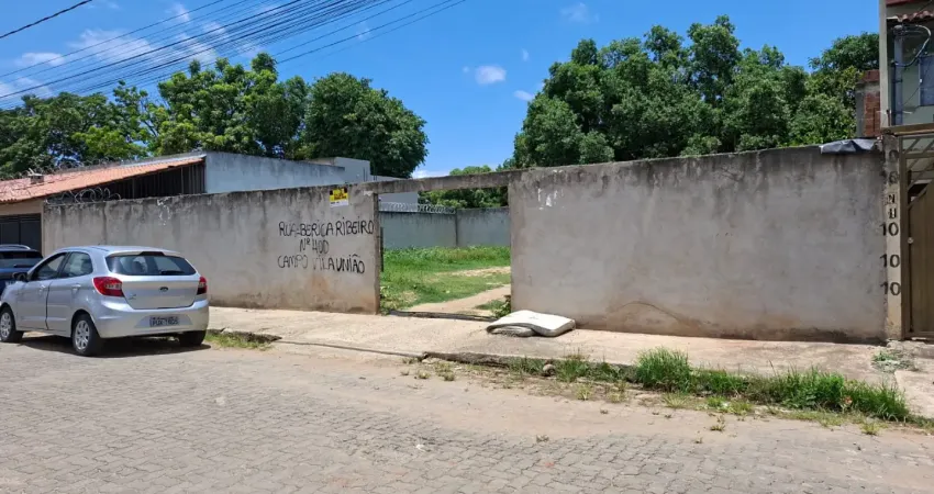 Terrenos planos e com excelente aproveitamento; sol da manhã, garantindo iluminação ideal e menor calor à tarde; dimensões amplas: perfeitas para construção residencial ou investimento; bairro em c