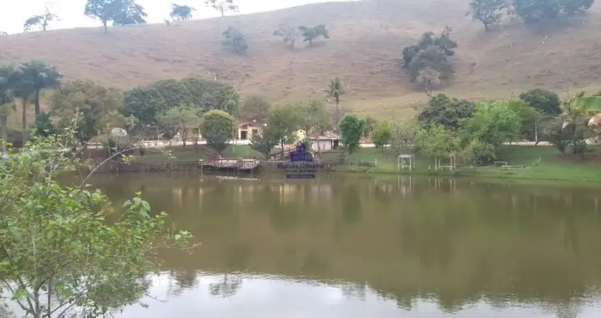 Luxuoso sítio à venda em Taubaté-SP, bairro Registro: 2 quartos, 2 salas, 3 banheiros, 4 vagas de garagem, 326.700m².