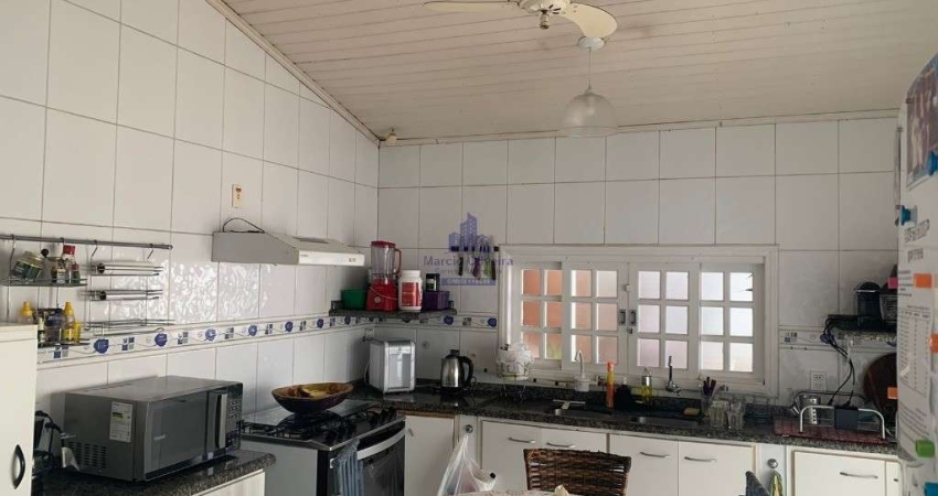 Imperdível oportunidade: Casa para Venda ou Locação na Vila São José em Taubaté-SP - 2 quartos, 1 suíte, 2 salas, 3 banheiros, 2 vagas de garagem, 200m²!