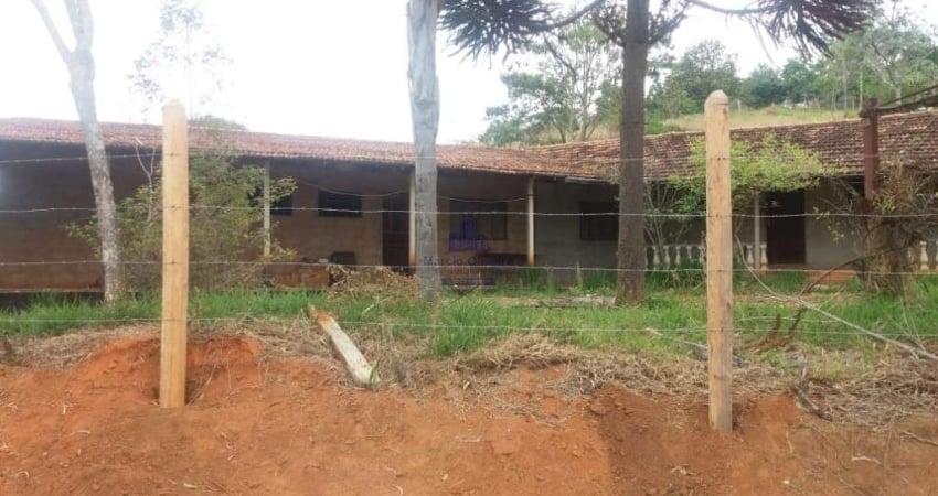 Oportunidade imperdível! Sítio à venda em Taubaté-SP, bairro Pouso Frio, 3 quartos, 2 suítes, 1 sala, 1 banheiro, 5 vagas, 90m².