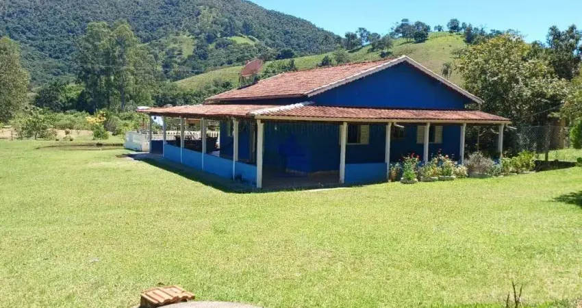 Chácara a venda com 4700m² em Lagoinha com lago, piscina e muito mais.