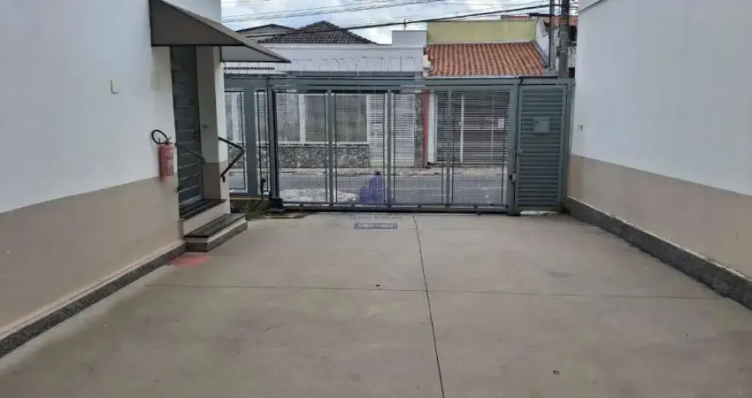Aluguel de Sala Comercial no Centro de Taubaté-SP: 1 sala, 1 banheiro, 1 vaga de garagem, 50m² de área. Venha conferir!