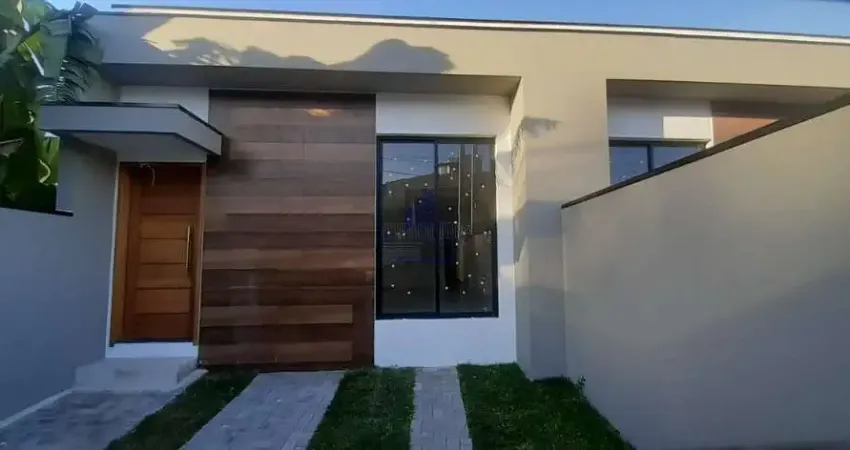 Casa venda com três quartos uma suíte e quintal amplo.