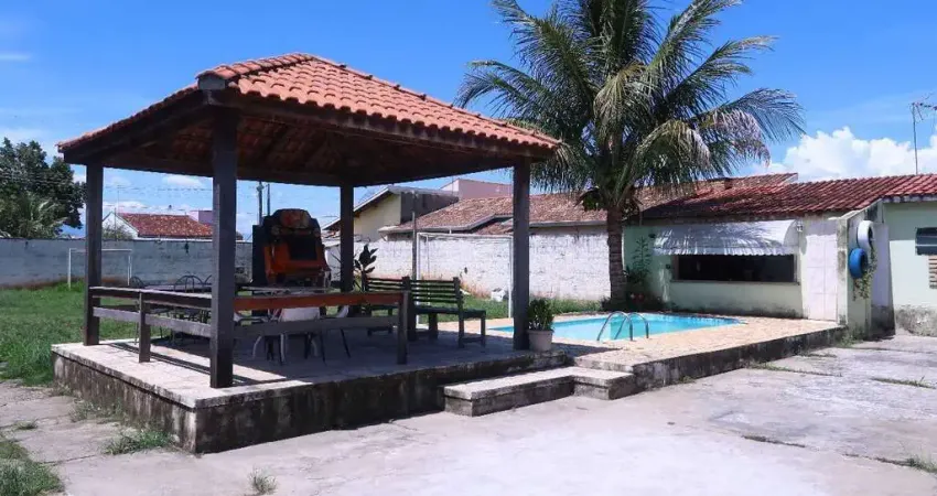 Chácara em Taubaté-SP, Bairro Chácara Flórida: 3 quartos, 1 suíte, 1 sala, 2 banheiros, 4 vagas, 100 m². Venda ou Locação!