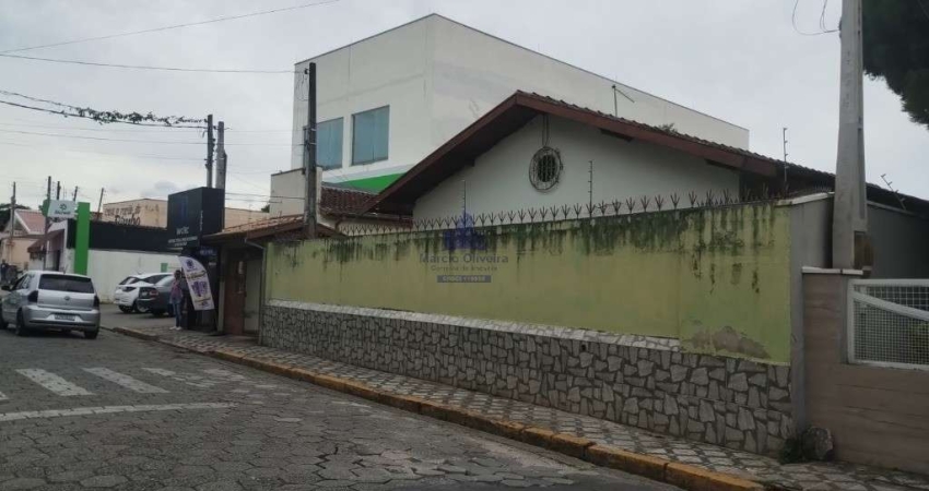Imóvel deslumbrante no coração de Tremembé-SP: Casa com 4 quartos, 1 suite, 1 sala, 3 banheiros, 8 vagas de garagem, 262,10 m² de área. Venha conferir!