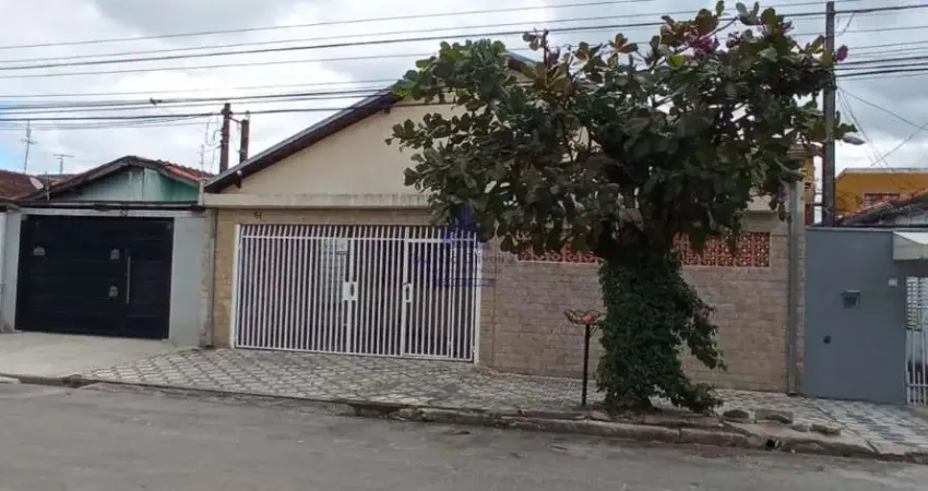 Imperdível! Casa à venda em Taubaté-SP, Pq Aeroporto. 3 quartos, 1 sala, copa/cozinha, rancho, 3 banheiros, 2 vagas coberta. 204 m². Venha conferir!