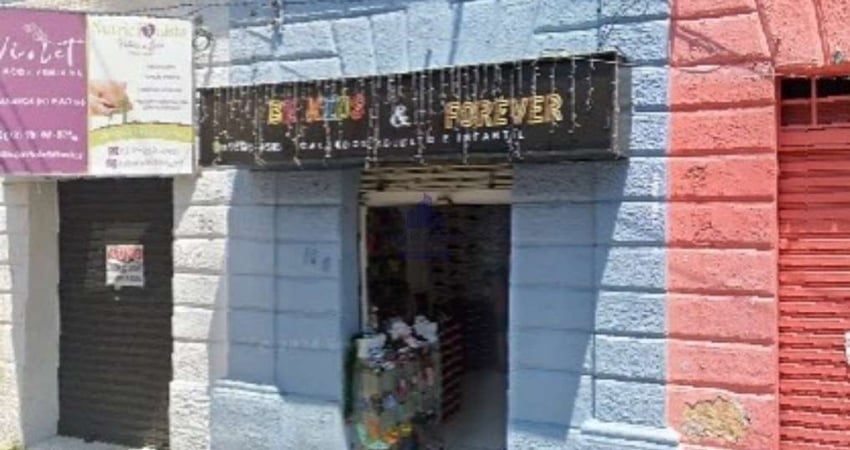 Ponto Comercial para Locação no Centro de Taubaté-SP: Sala de 37m² com Banheiro!