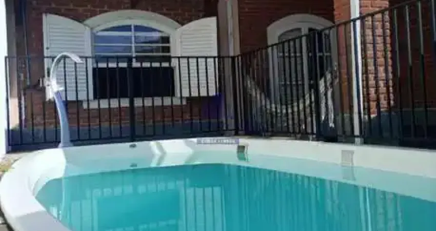 Imperdível Casa à Venda em Taubaté-SP, na Vila Marly: 2 quartos, 2 salas, 2 banheiros, 1 vaga de garagem, 139,95 m².