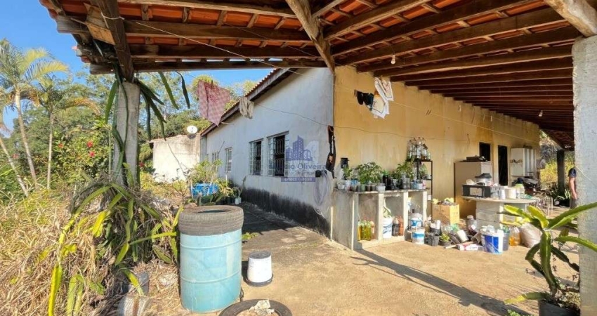 Chácara à venda em Taubaté-SP, Sete Voltas: 3 quartos, 1 sala, 2 banheiros, 4 vagas de garagem, 130m². Aproveite!