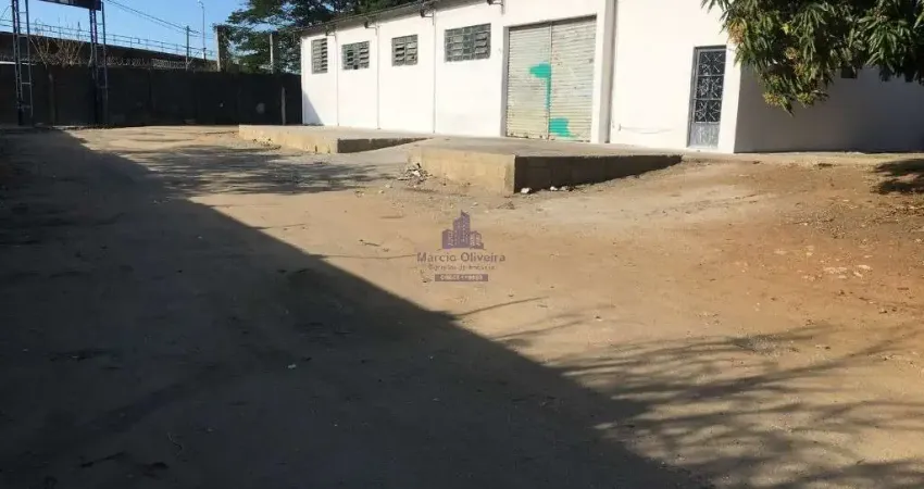 Alugue agora galpão comercial de 400m² com cozinha, 1 banheiro  e escritório em Taubaté-SP, Jardim Gurilândia!