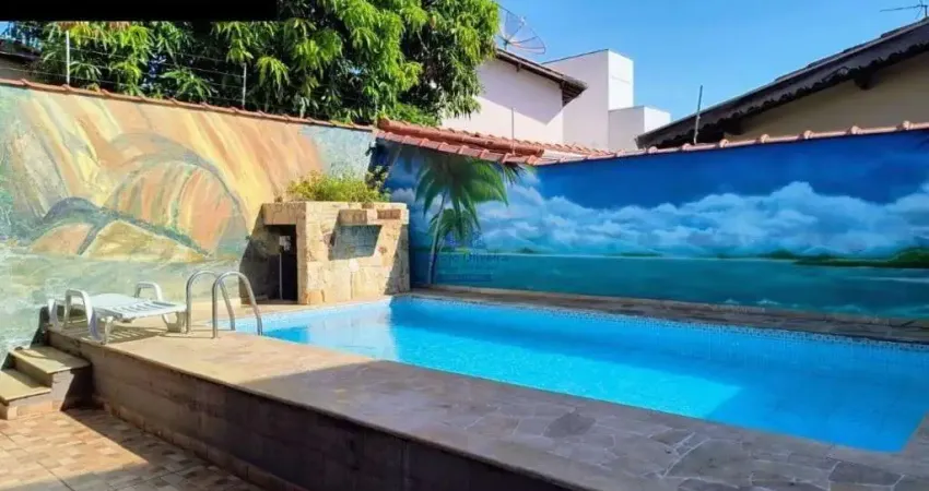 Casa à venda em Tremembé-SP: 5 quartos, 1 suíte, 2 salas, 3 banheiros, 4 vagas de garagem, 200m² no Loteamento Parque das Fontes.