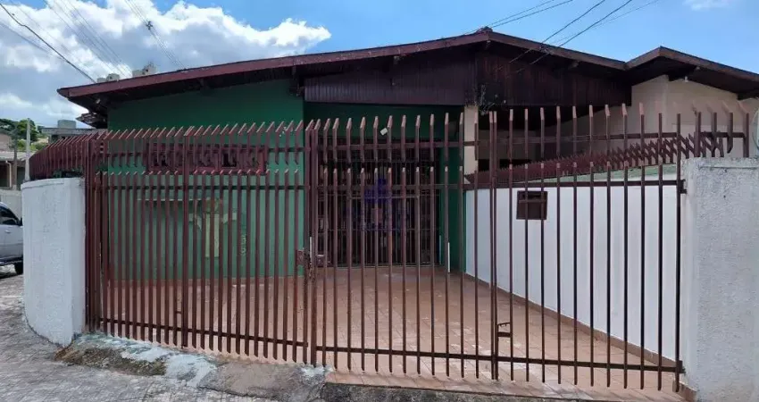 Imperdível! casa para locação no centro de taubaté-sp com 3 quartos, 1 suíte, 2 salas, 2 vagas de garagem e 170m² de área.