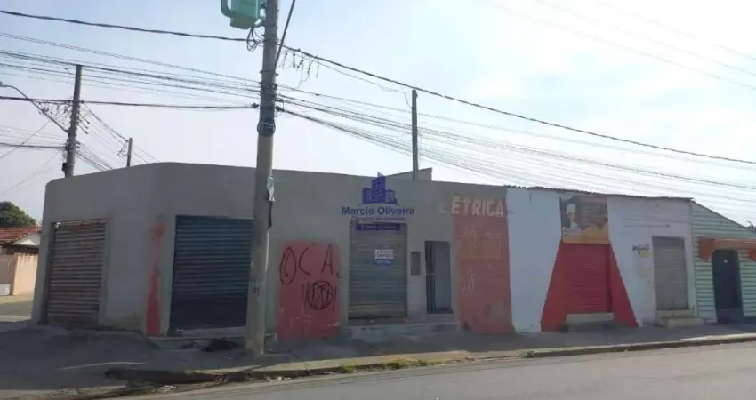 Esquina com casa residencial e cinco pontos comerciais no Cecap