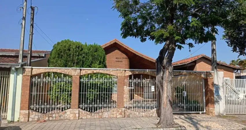 Imperdível oportunidade! Casa à venda em Taubaté-SP, bairro Estiva. 3 quartos, 1 suíte, 2 salas, 3 banheiros, 1 vaga, 200m².