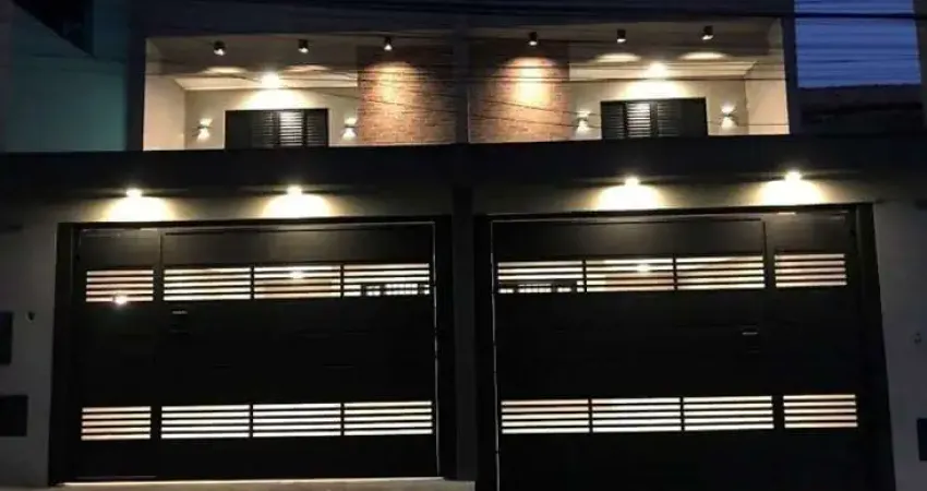 Sobrado Recém-Edificado de Esplendor com 170m², com 3 suítes e 3 vagas de garagem na região do Parq