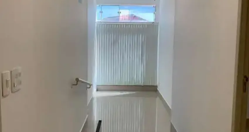 Excelente Sala comercial  para locação,  sobreloja, com 120 metros, elevador, 2  banheiro, 1 sala e