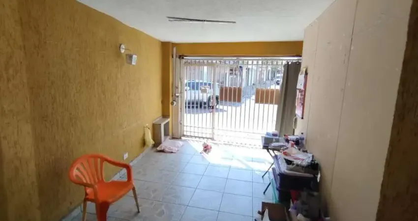 Sobrado para locação, com fins comercias, possuindo um amplo espaço e com otima localização na regi