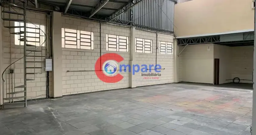 Excelente galpão comercial para locação, com 600 metros de construção, 8 metros de pe direito, 5 va