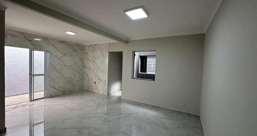 More a 200 metros do Bosque Maia – Casa Térrea Reformada no Parque Renato Maia com Conforto, Sofist