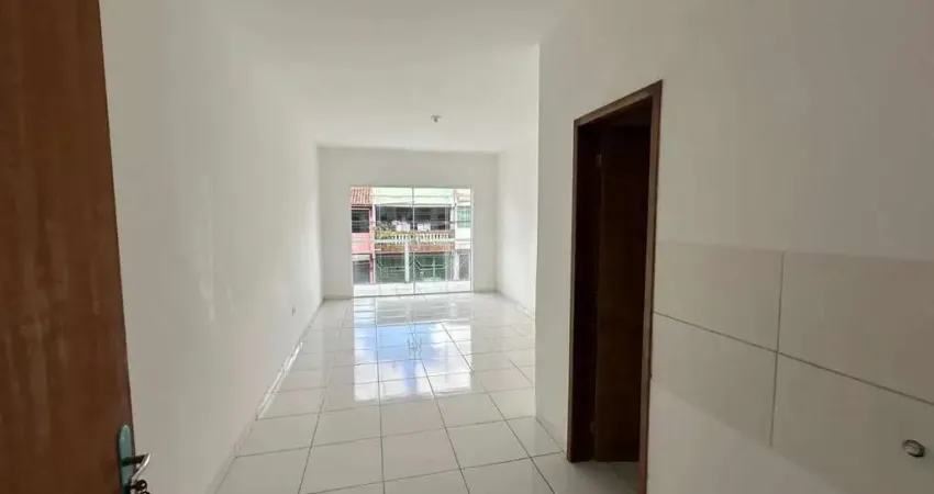Sala Comercial Reformada com Varanda no Presidente Dutra – Ideal para Profissionais e Empresas!