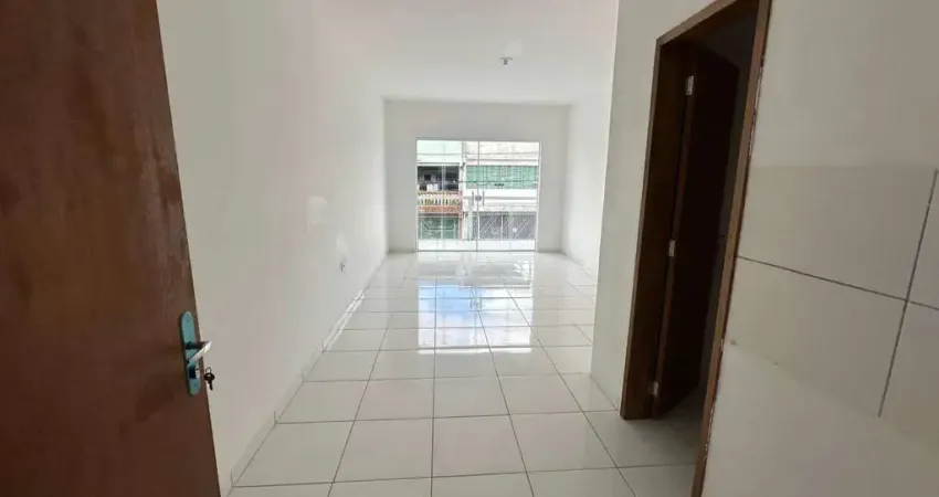 Espaço Comercial no Coração do Presidente Dutra – 24 m² com Varanda para Seu Negócio!