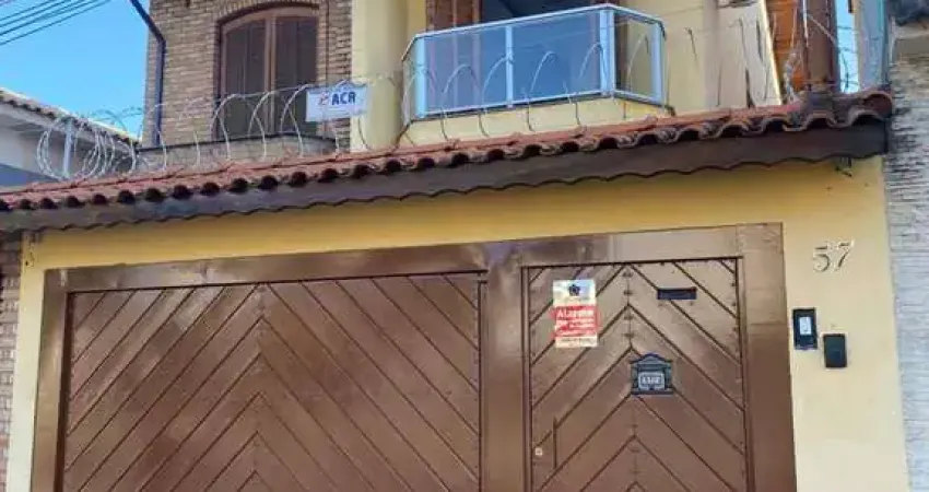 Excelente Sobrado à venda, com 3 dormitórios, 1 suite, 6 vagas- Jardim Santa Clara, Guarulhos, SP