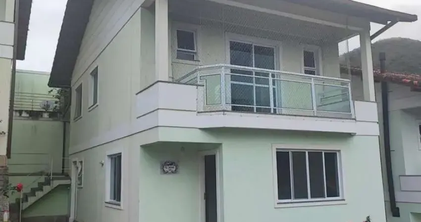 Casa em Condomínio para Venda em Teresópolis, Agriões, 3 dormitórios, 1 suíte, 2 banheiros, 1 vaga