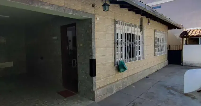 Casa para Venda em Teresópolis, Tijuca, 5 dormitórios, 4 suítes, 2 banheiros, 2 vagas