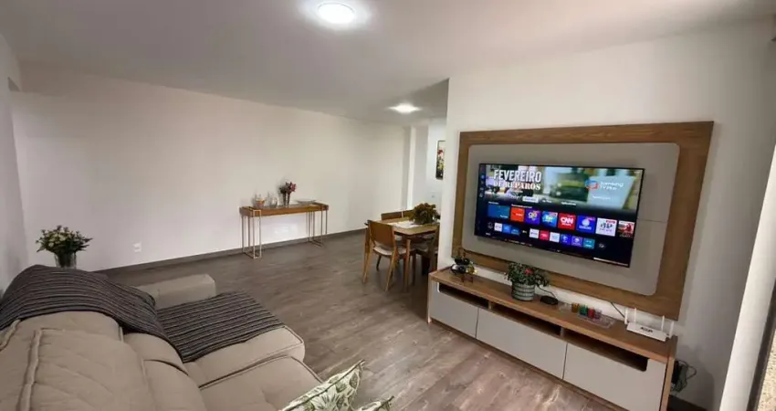 Apartamento no alto com mais de 100 metrôs quadrados de 2 quartos.