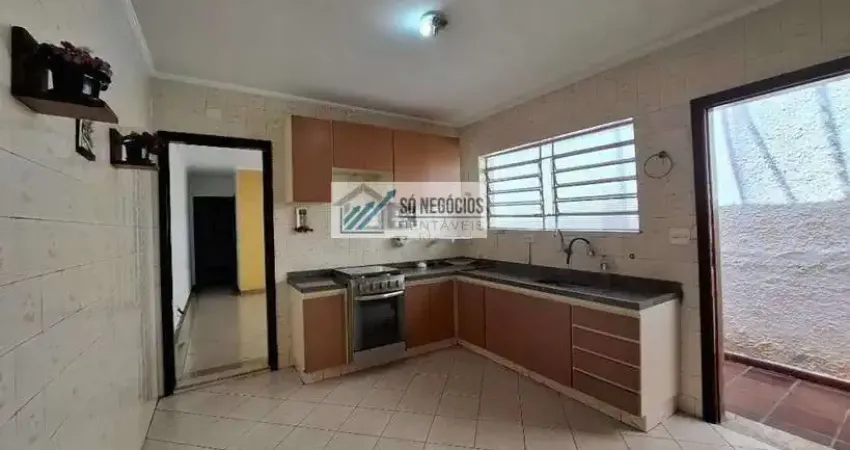 Casas à venda em Jardim Celeste, São Paulo, região de Vila Sônia Fácil acesso Metrô Vila Sônia, Av Eliseu de Almeida