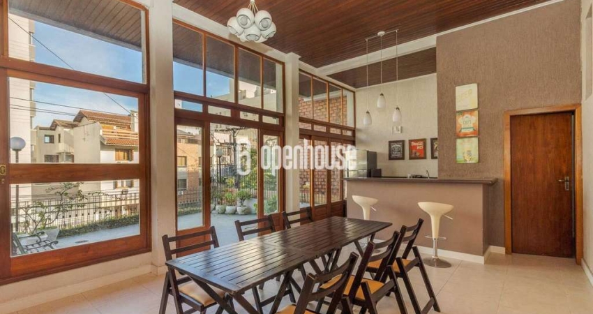 Casa - 239m² com 4 dormitórios - 1 suíte - 3 vagas de garagem no bairro Bela Vis
