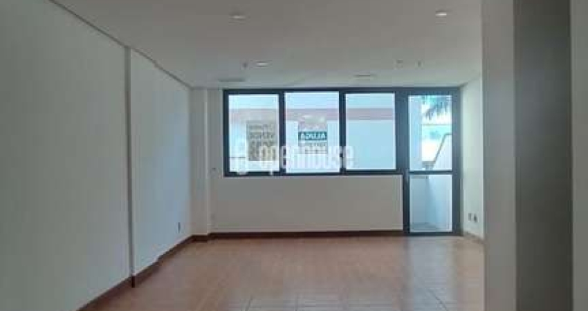 Sala Comercial de 45m² com 2 Vagas de Garagem Cobertas