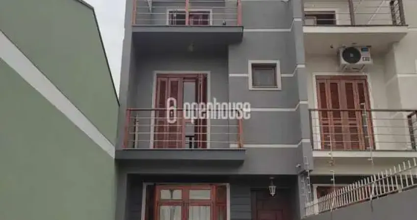 Sobrado Triplex 150m² 3 Dormitórios 2 suítes 4 banheiros 2 vagas