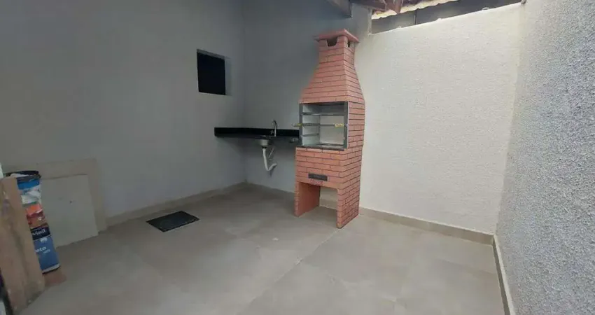 CASA TÉRREA 2 DORMITÓRIOS 1 SUÍTE 2 VAGAS CHURRASQUEIRA 70 m² VILA TUPI PG