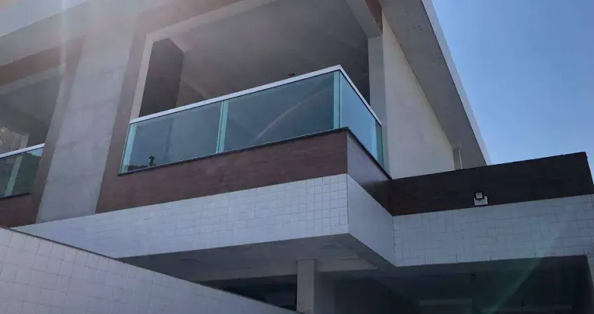 SOBREPOSTA TÉRREA 3 DORMITÓRIOS SUÍTES LAVABO 2 VAGAS QUINTAL 115 m² MARAPÉ