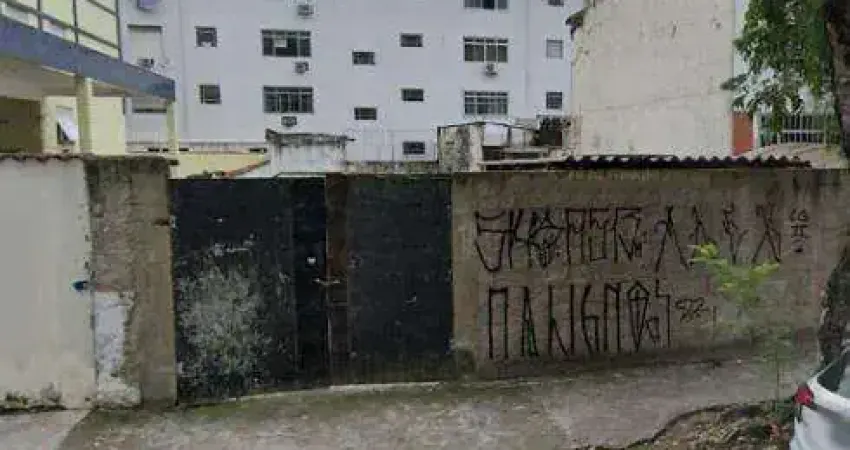 Terreno vazio à venda, 10 m X 30 m, área útil de 300 m² - Gonzaga, Santos/SP