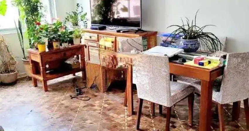 Apartamento próximo da praia a venda em Santos, localizado no bairro da Pompéia.