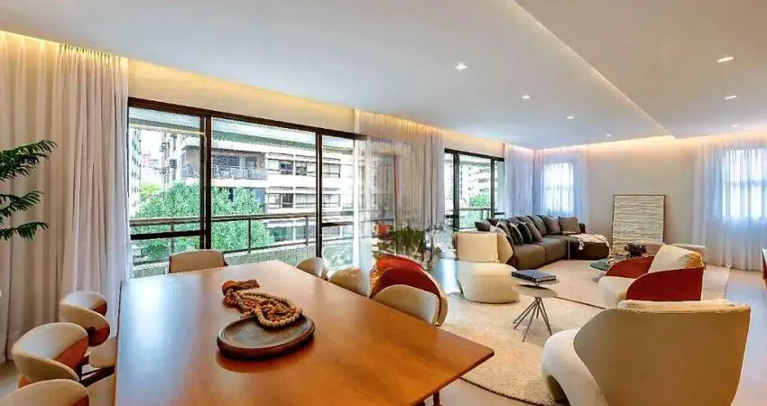 Apartamento Alto Padrão, amplo e recém reformado, contando com: