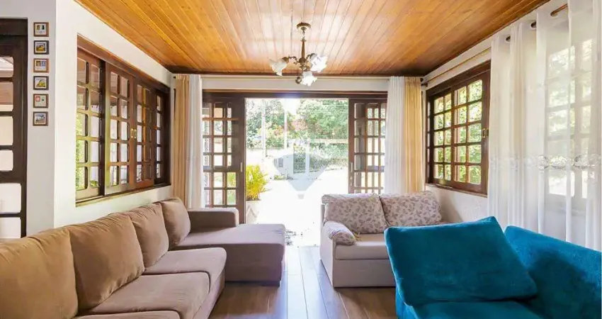 Casa com Terreno Grande em Santa Felicidade